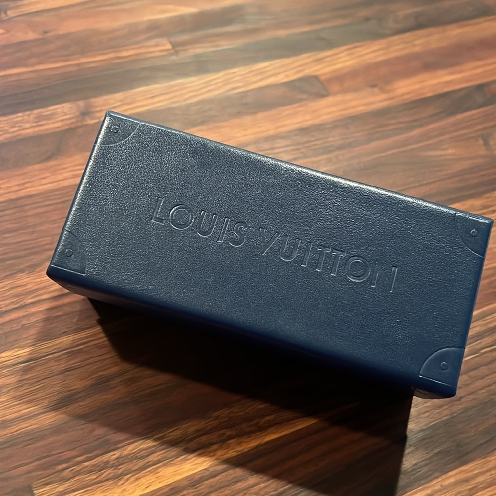 Louis Vuitton Case - Picture 2 of 4